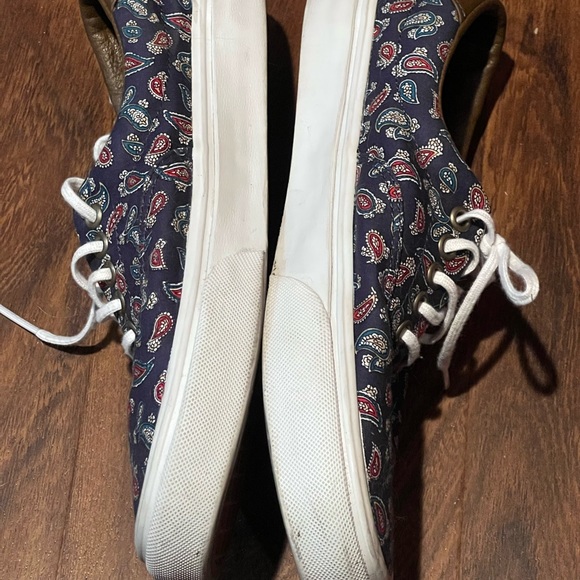 Vans - Picture 2 of 5
